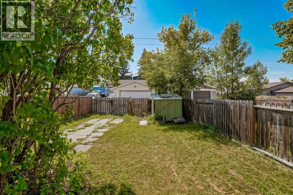 13 Rundlelawn Court NE