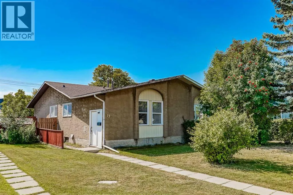 13 Rundlelawn Court NE