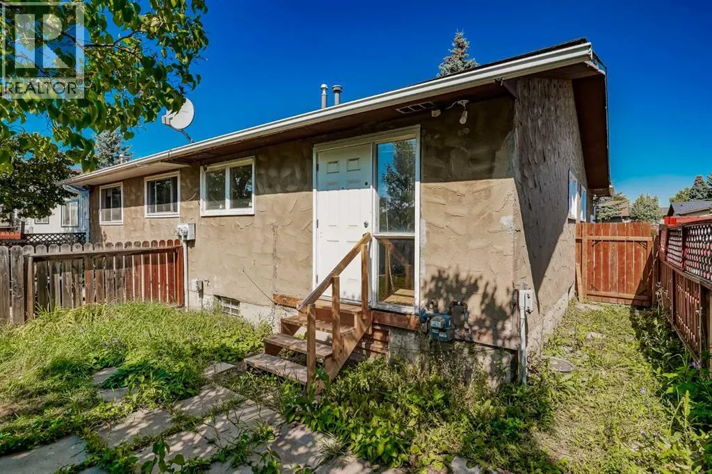 13 Rundlelawn Court NE