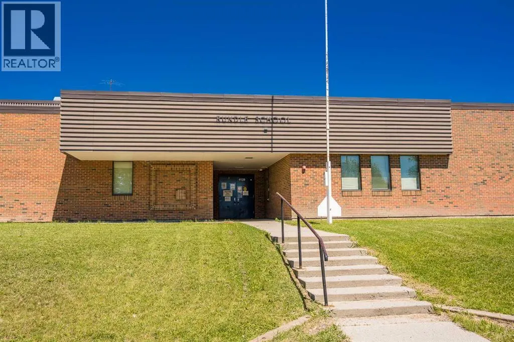 13 Rundlelawn Court NE