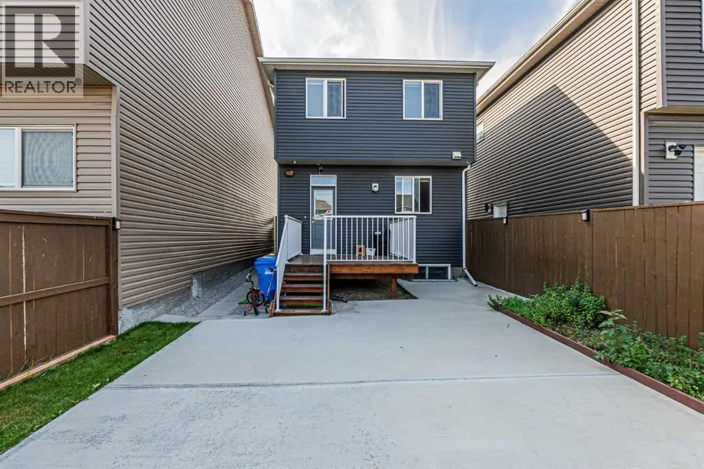 145 Corner Ridge Mews NE