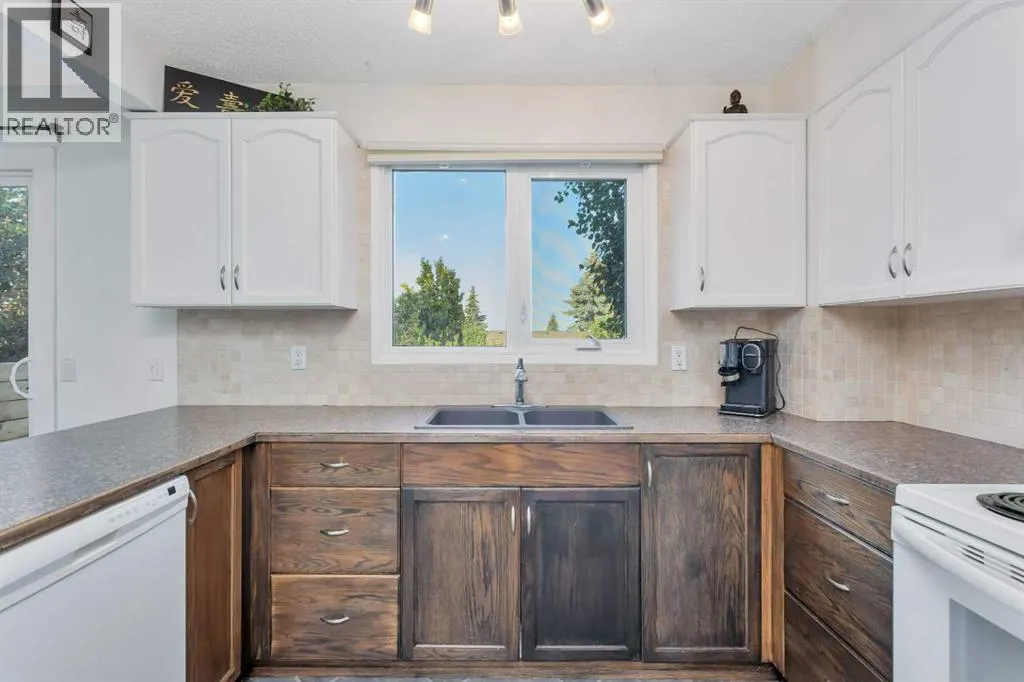 56 Lakeview Crescent