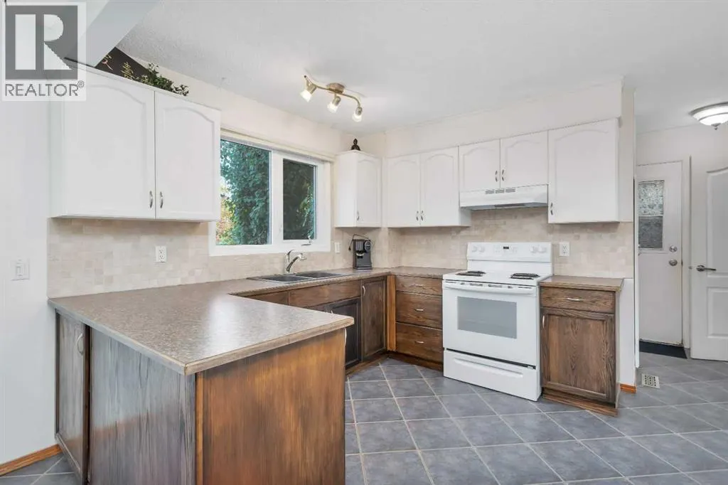 56 Lakeview Crescent