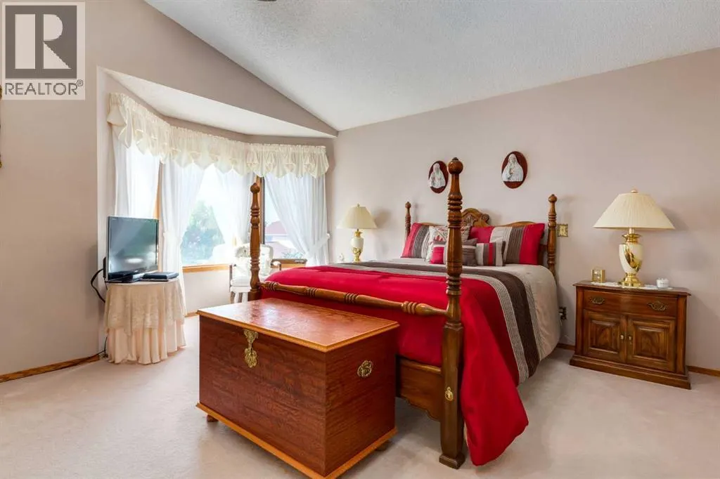 180 Edgevalley Circle NW