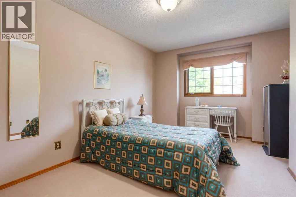180 Edgevalley Circle NW