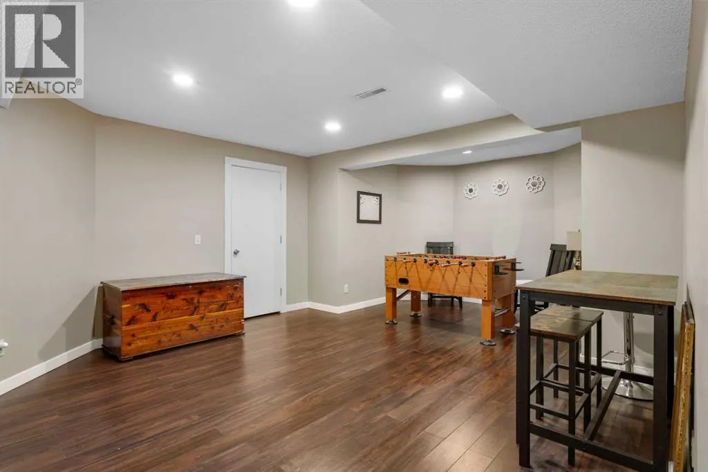 87 Shawnee Crescent SW