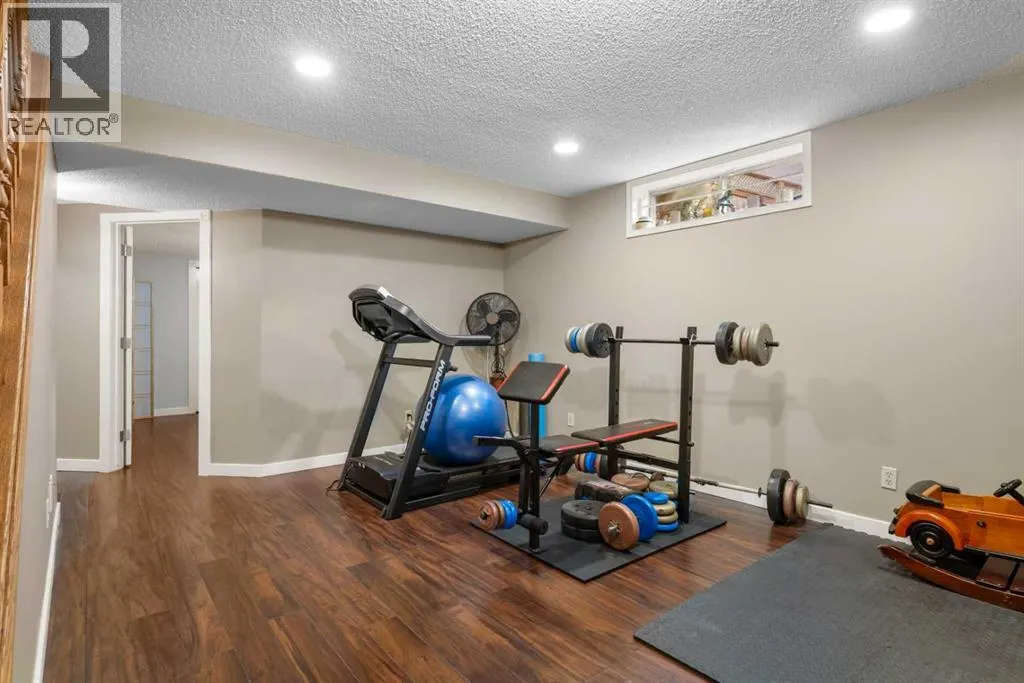 87 Shawnee Crescent SW
