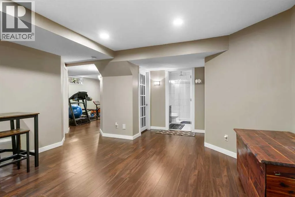 87 Shawnee Crescent SW
