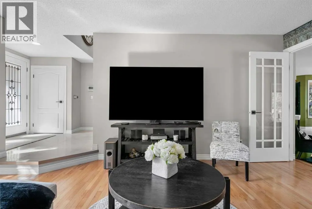 87 Shawnee Crescent SW