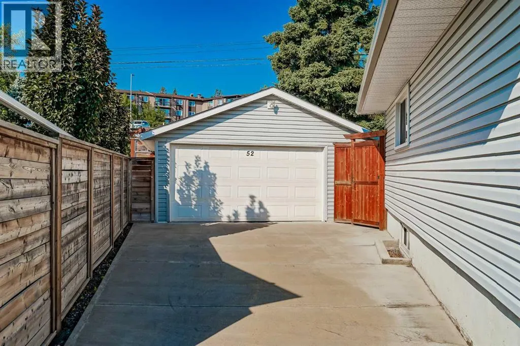 52 Hogarth Crescent SW