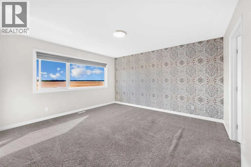 385 Corner Meadows Way NE