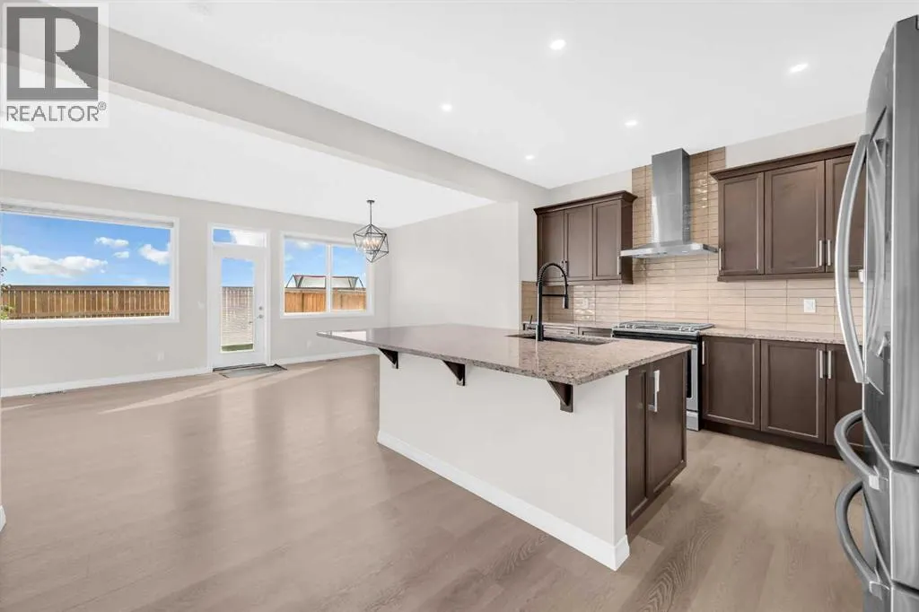 385 Corner Meadows Way NE