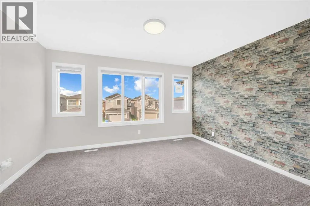 385 Corner Meadows Way NE