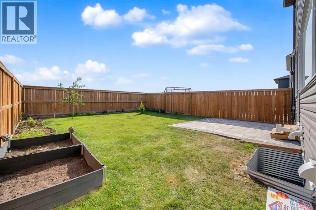 385 Corner Meadows Way NE