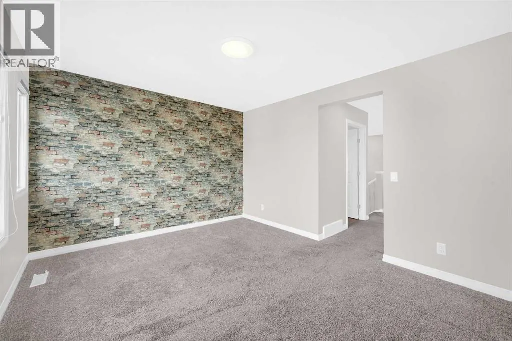 385 Corner Meadows Way NE