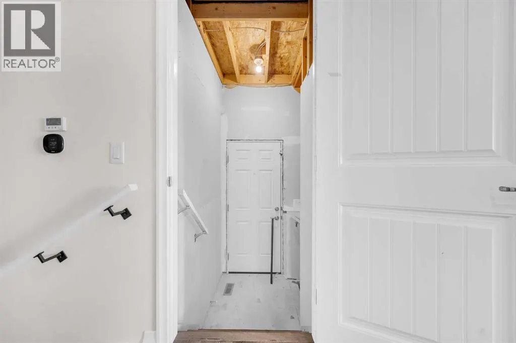 385 Corner Meadows Way NE