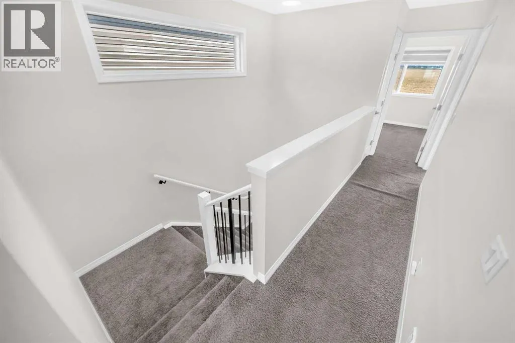 385 Corner Meadows Way NE