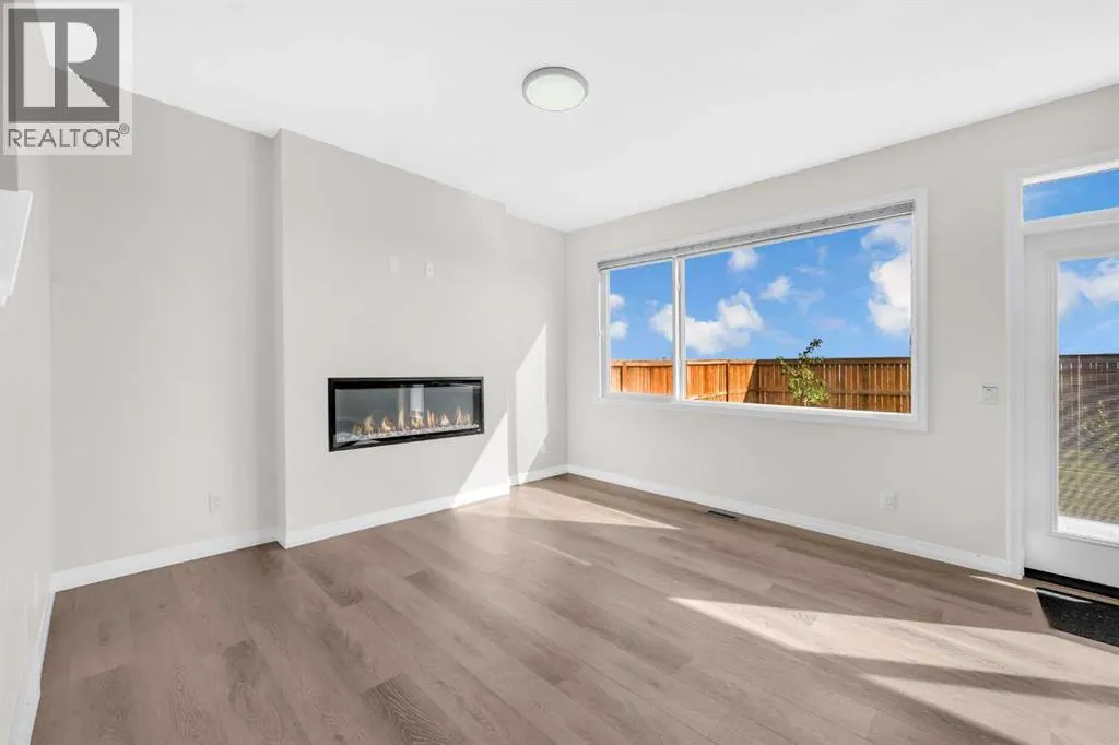 385 Corner Meadows Way NE