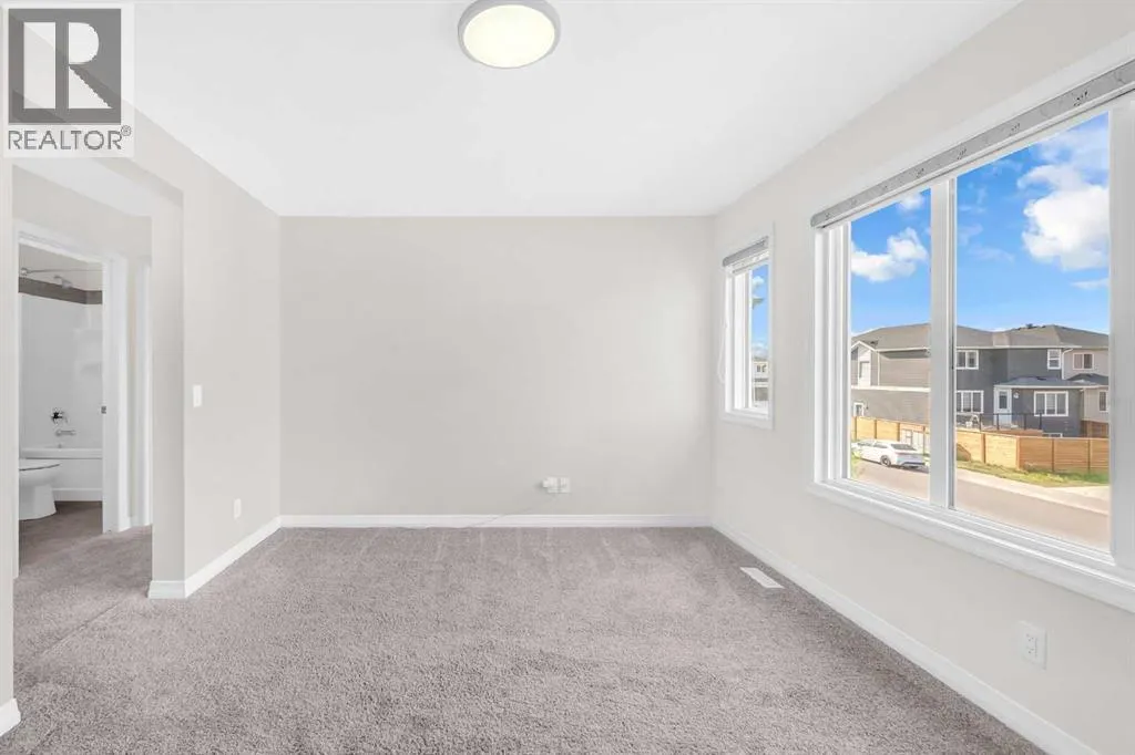 385 Corner Meadows Way NE