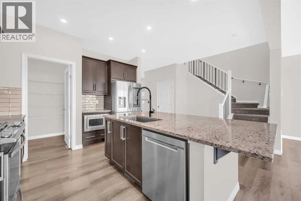385 Corner Meadows Way NE