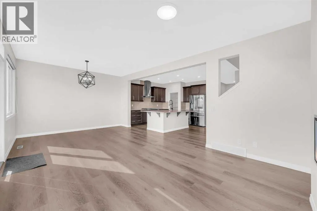 385 Corner Meadows Way NE