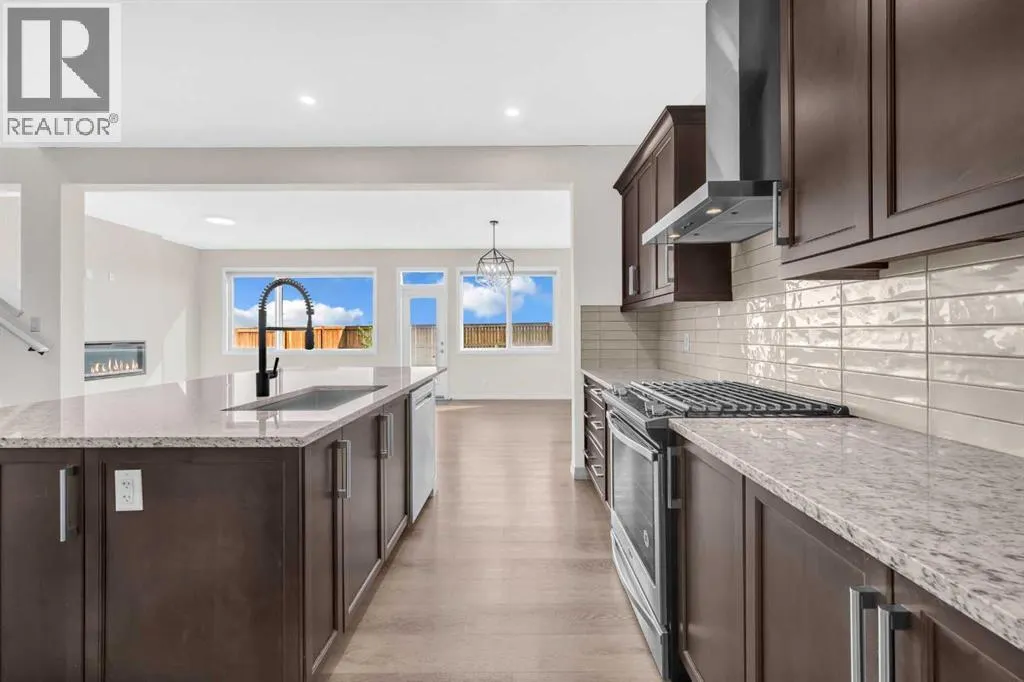 385 Corner Meadows Way NE