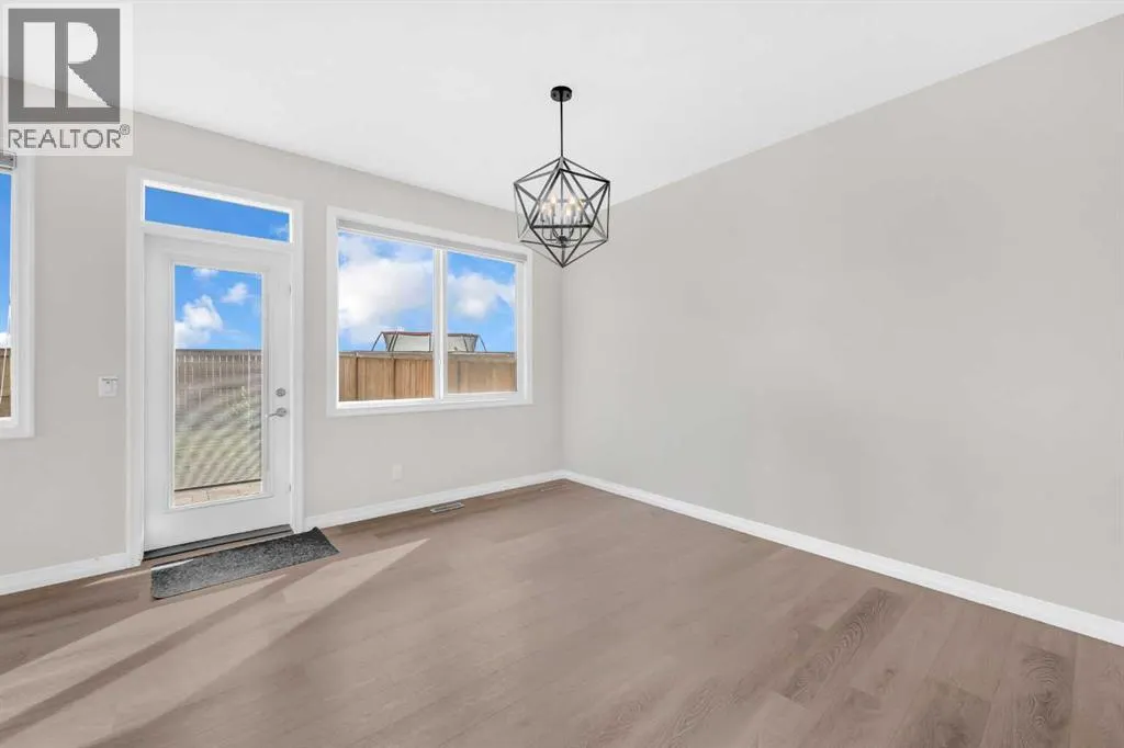 385 Corner Meadows Way NE