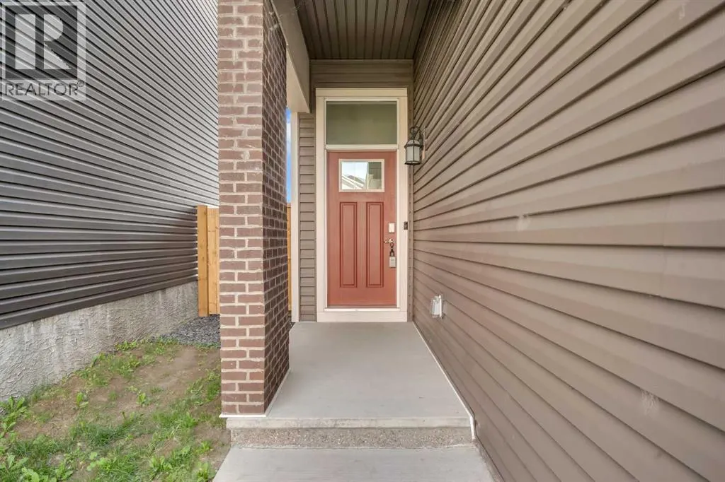 385 Corner Meadows Way NE