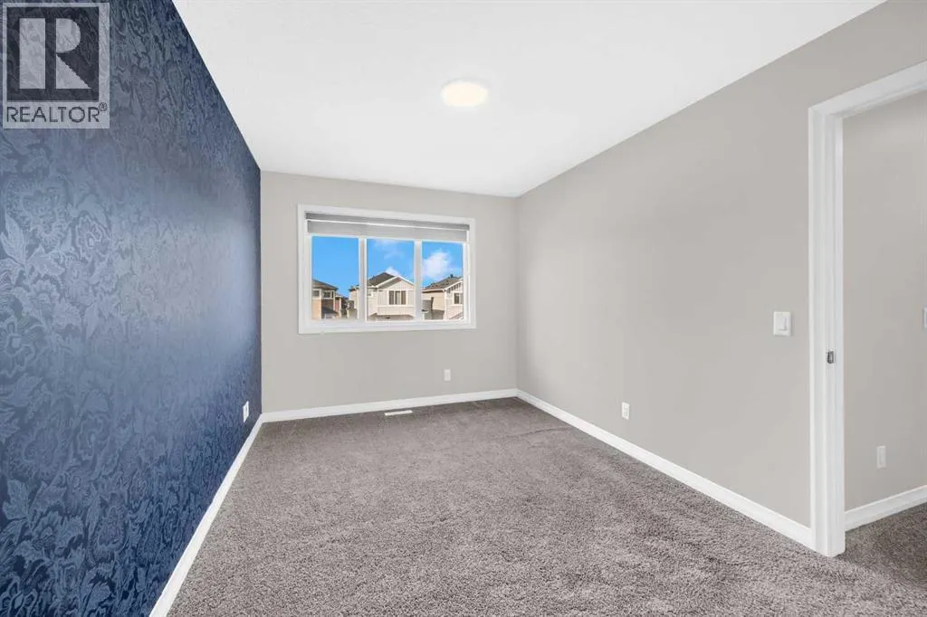 385 Corner Meadows Way NE