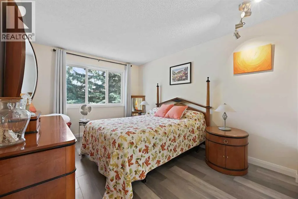 100 Hawkfield Crescent NW