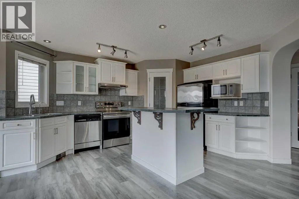 194 Somerglen Way SW
