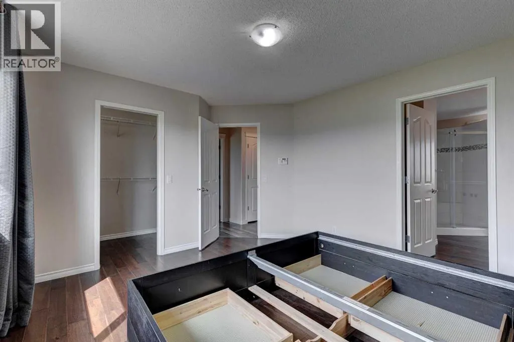 194 Somerglen Way SW