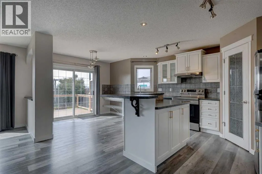 194 Somerglen Way SW