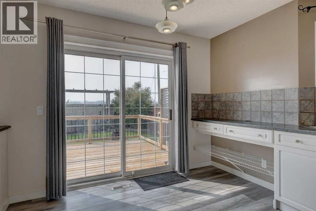 194 Somerglen Way SW