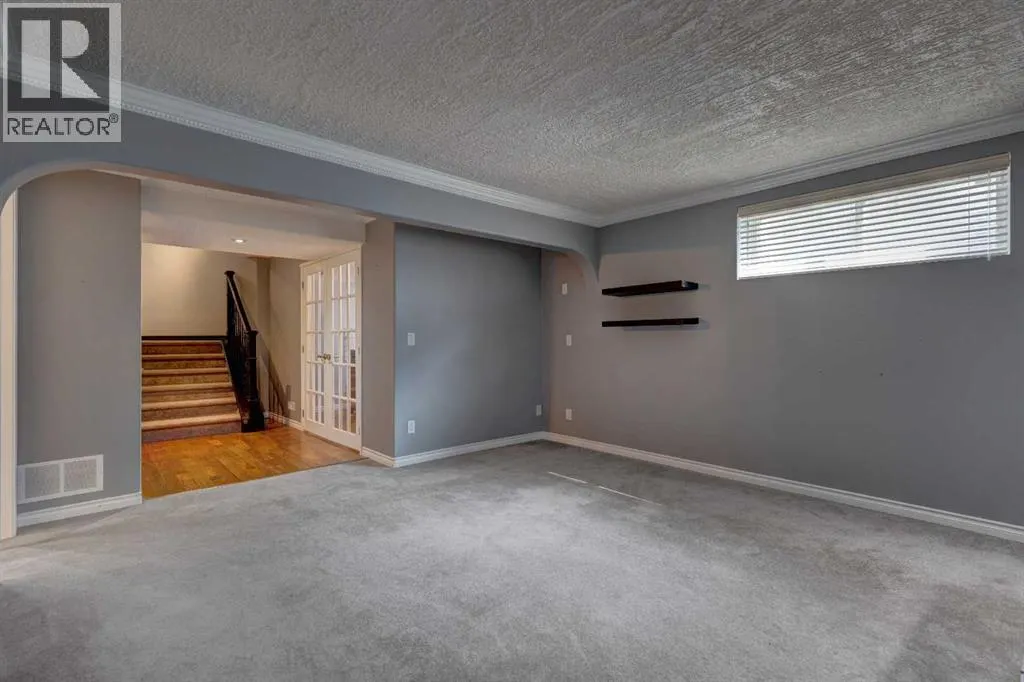 194 Somerglen Way SW