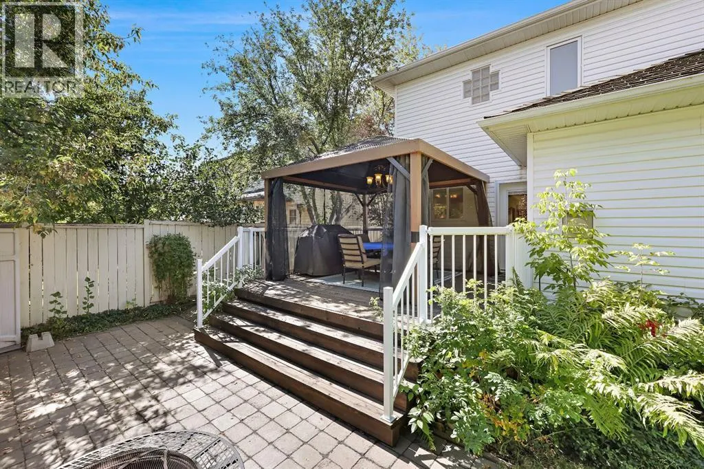 100 Lakeview Cove