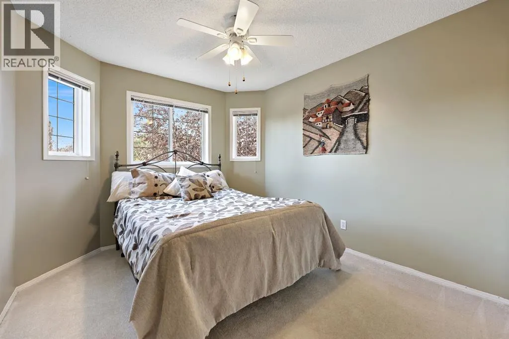 100 Lakeview Cove