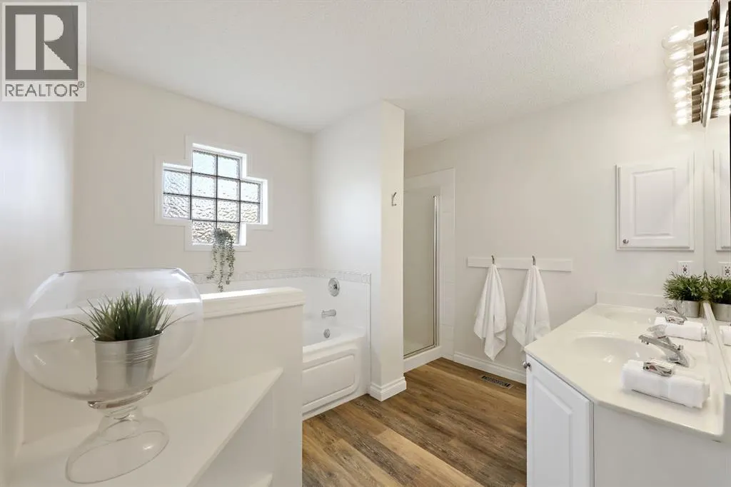 100 Lakeview Cove