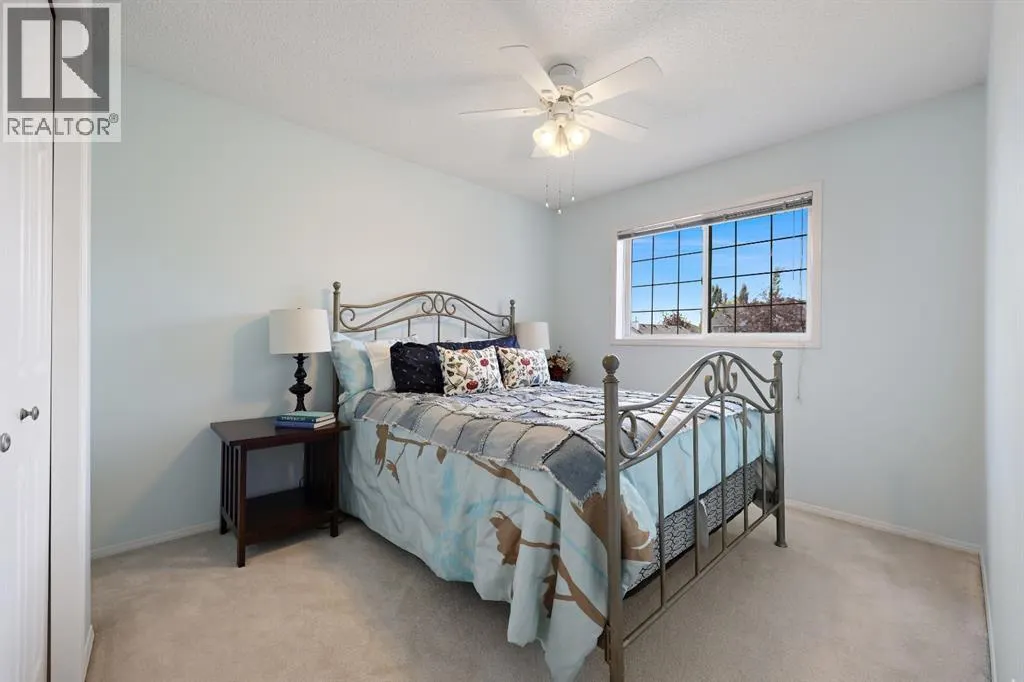 100 Lakeview Cove