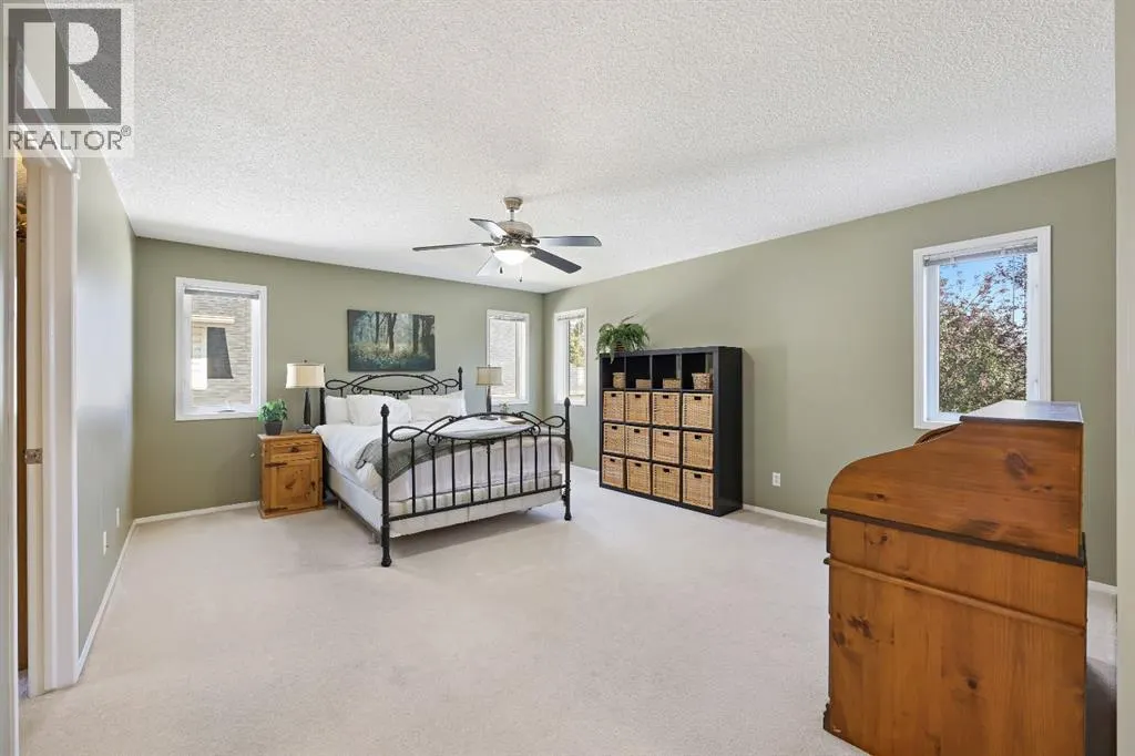 100 Lakeview Cove