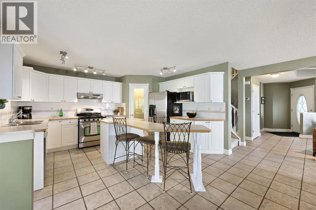 100 Lakeview Cove