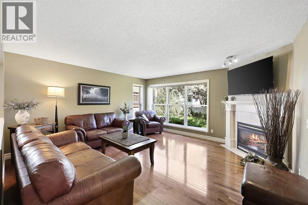 100 Lakeview Cove