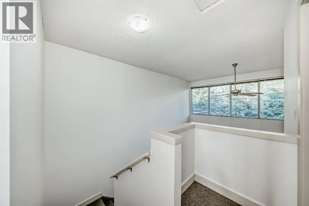 8, 220 Village Terrace SW