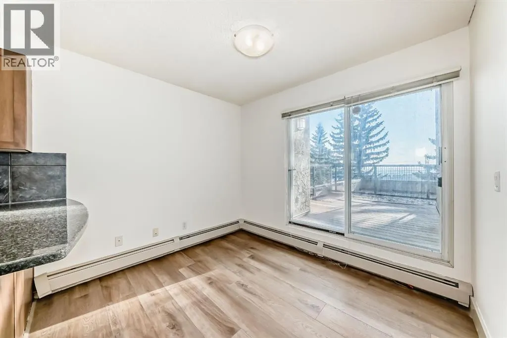 8, 220 Village Terrace SW