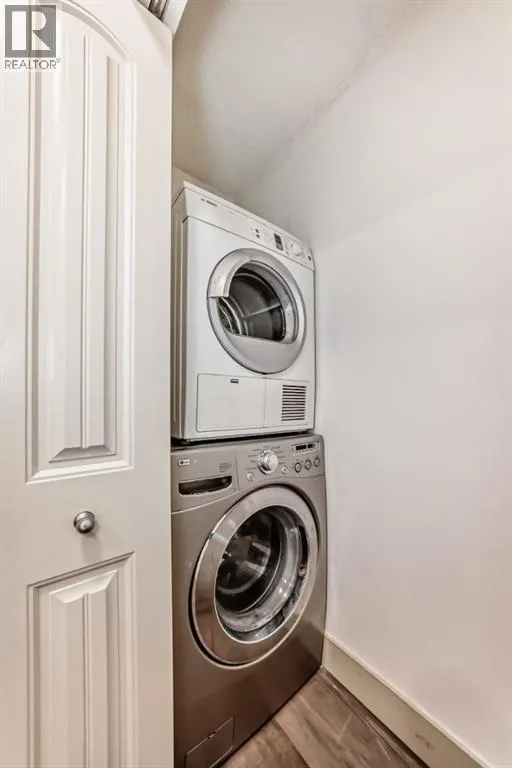 8, 220 Village Terrace SW