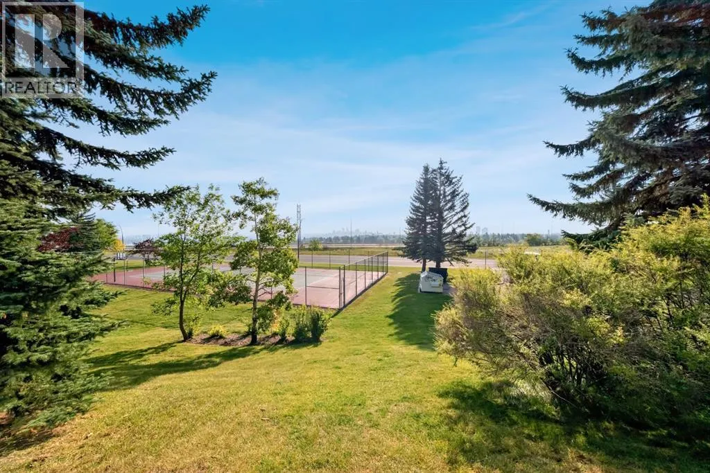 8, 220 Village Terrace SW