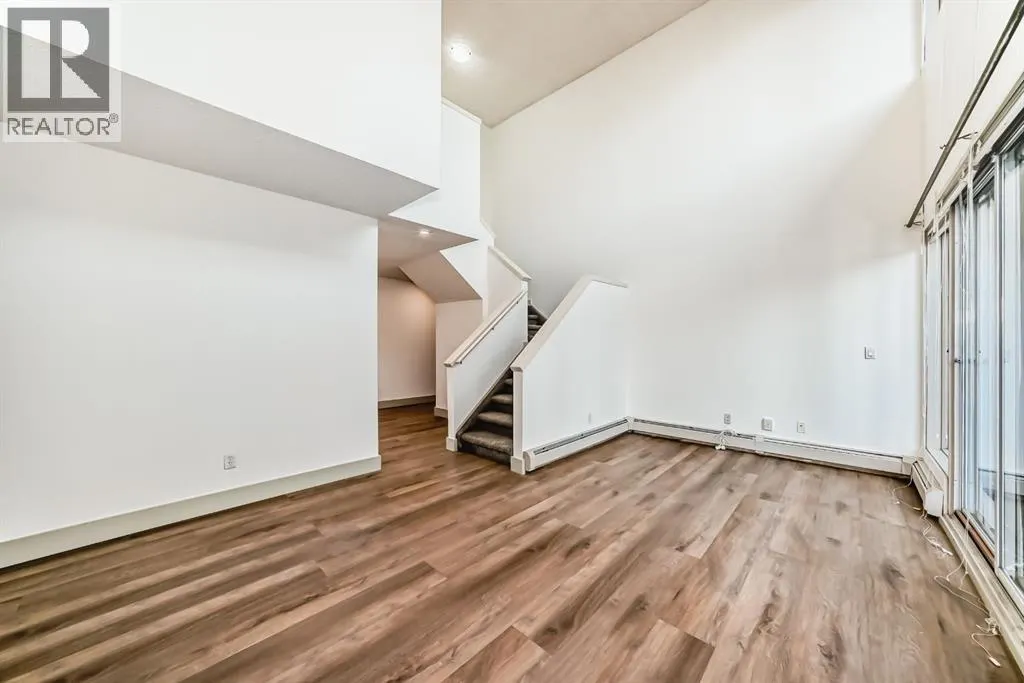 8, 220 Village Terrace SW