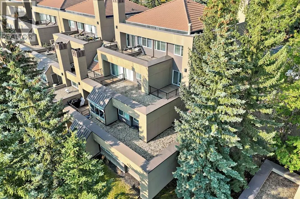 8, 220 Village Terrace SW