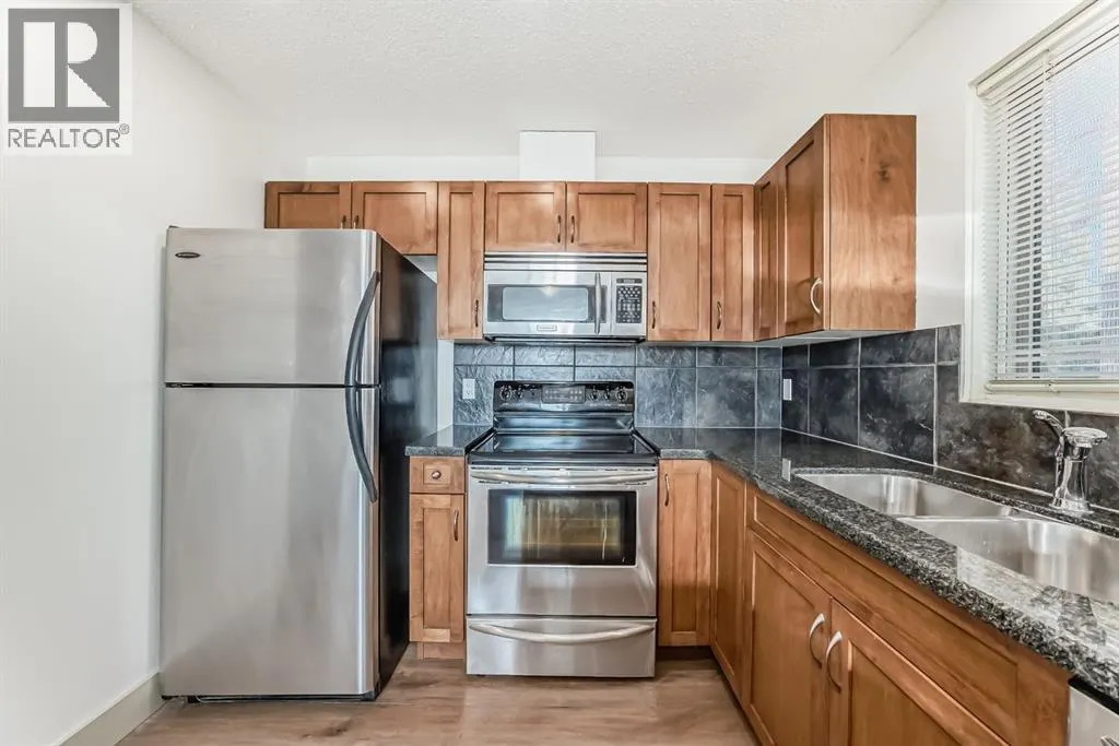 8, 220 Village Terrace SW