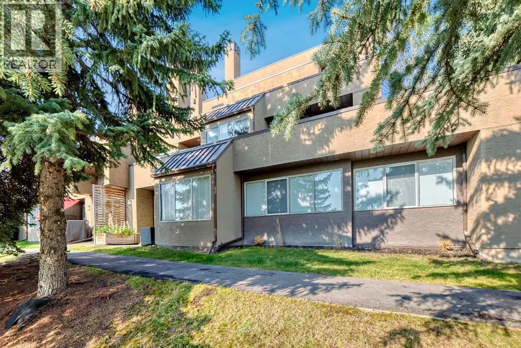 8, 220 Village Terrace SW